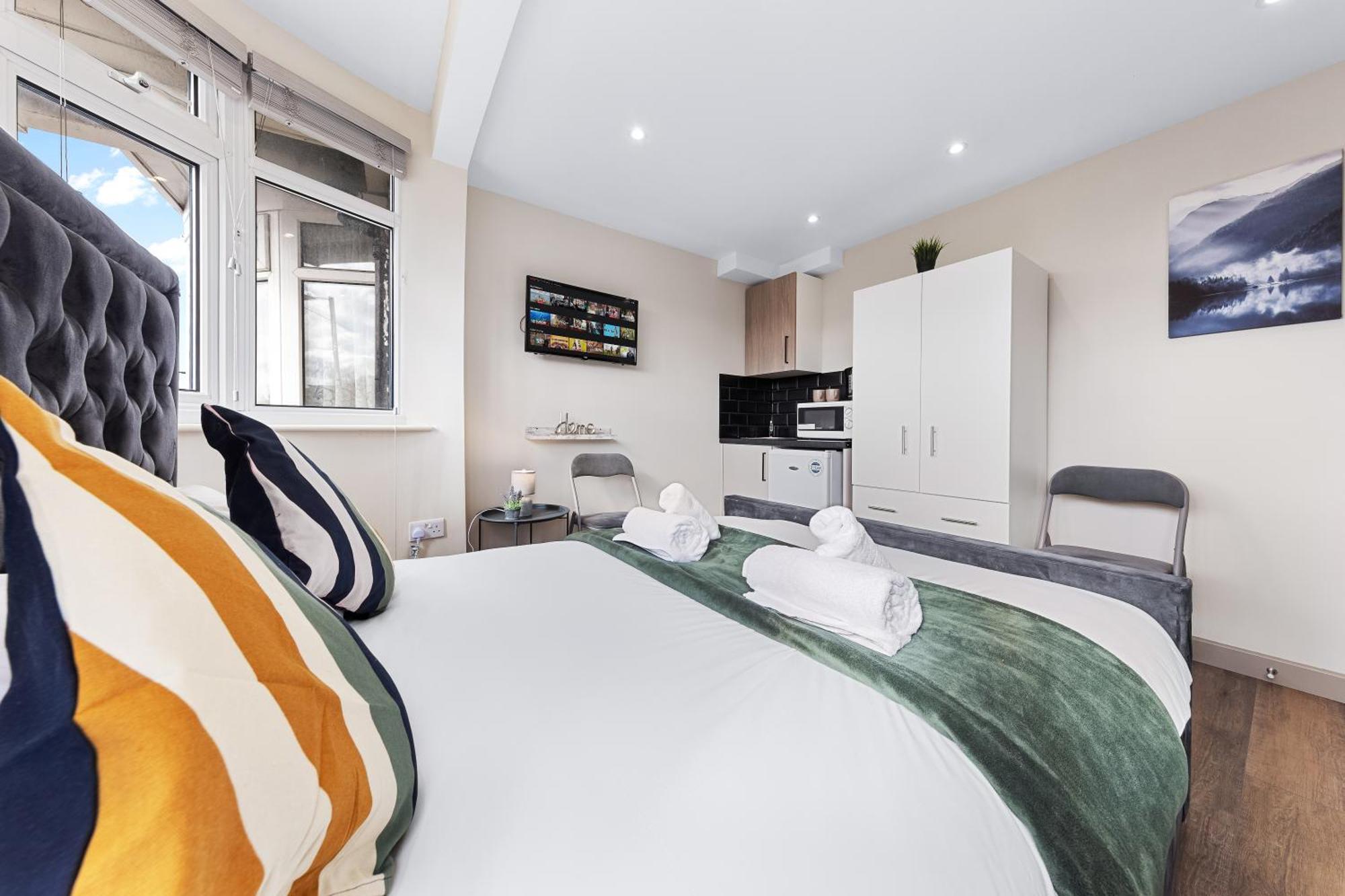 Serviced Ensuite Modern Studio - Sleeps 2 - Near Wembley Stadium - Good Transport Link To Central London - Harrow Ha3 Hatch End Exterior photo