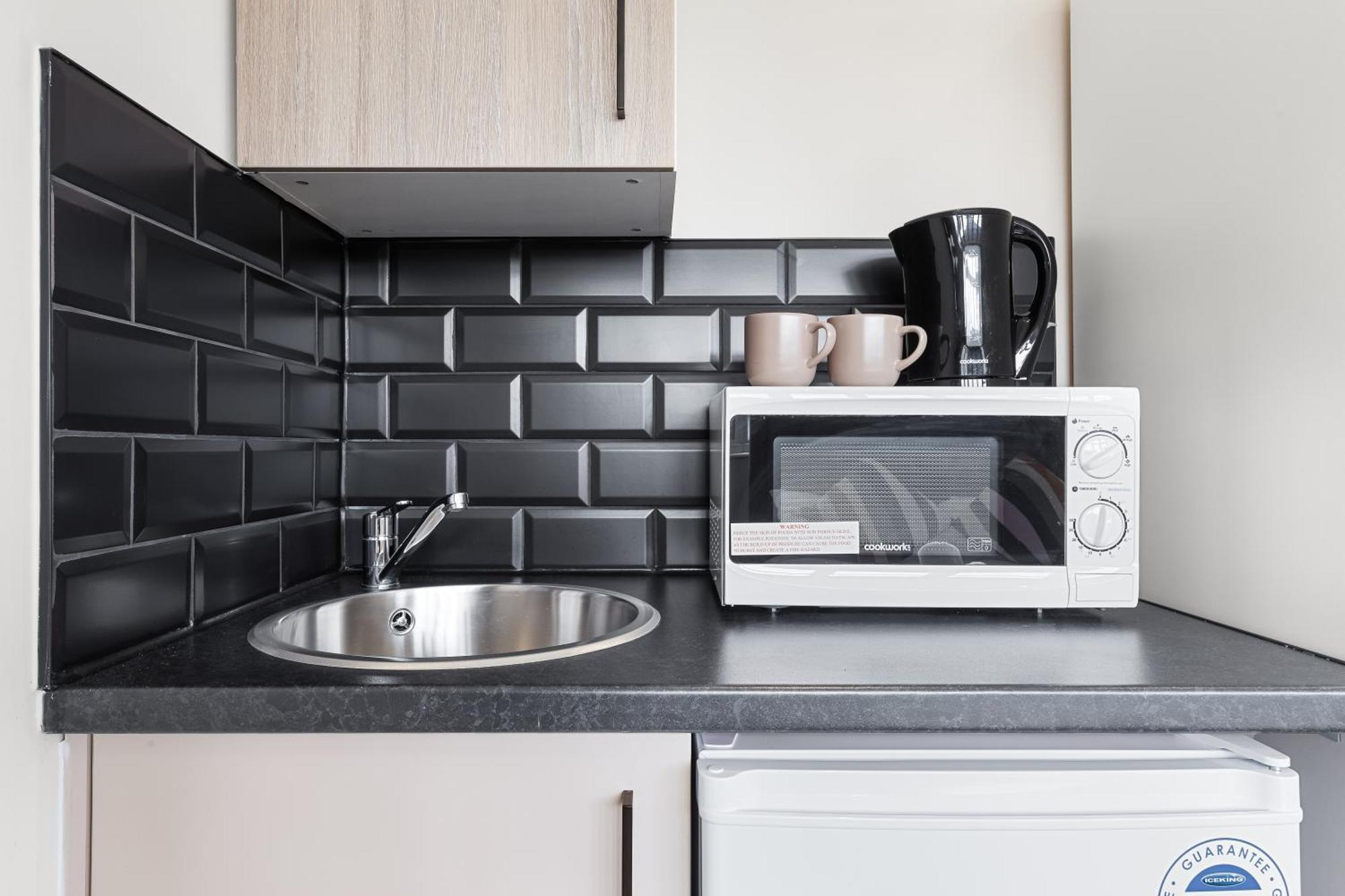 Serviced Ensuite Modern Studio - Sleeps 2 - Near Wembley Stadium - Good Transport Link To Central London - Harrow Ha3 Hatch End Exterior photo