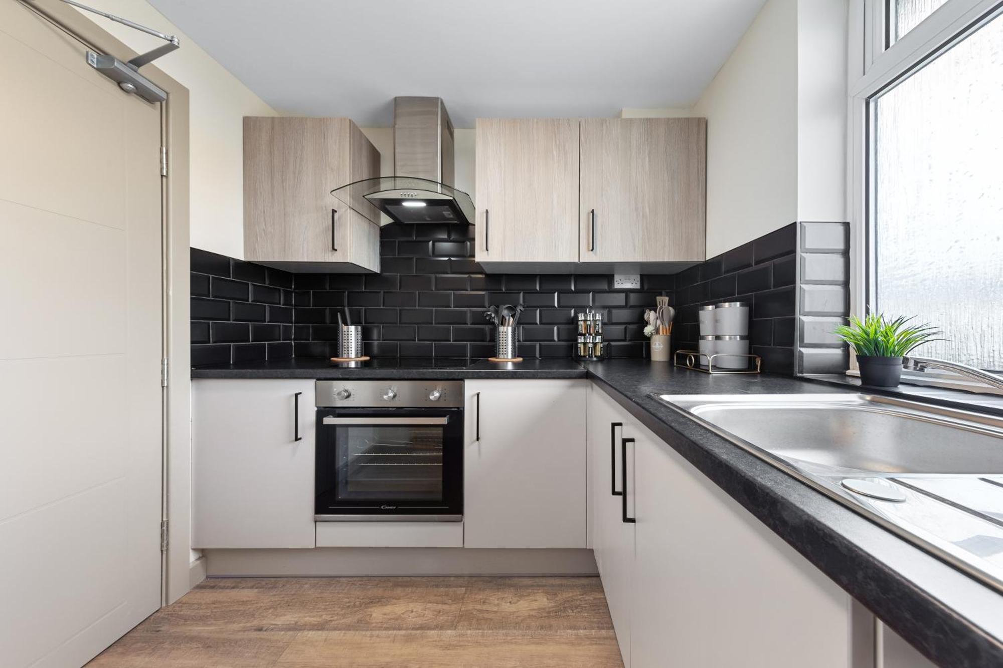Serviced Ensuite Modern Studio - Sleeps 2 - Near Wembley Stadium - Good Transport Link To Central London - Harrow Ha3 Hatch End Exterior photo