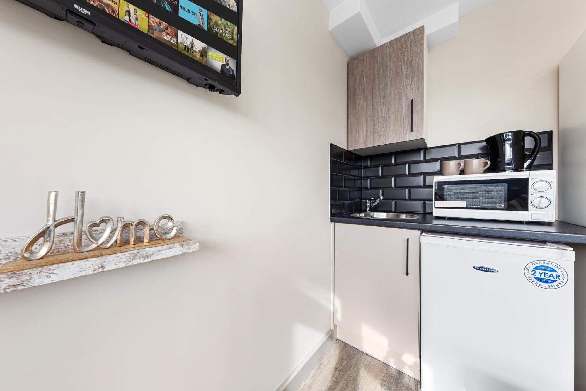 Serviced Ensuite Modern Studio - Sleeps 2 - Near Wembley Stadium - Good Transport Link To Central London - Harrow Ha3 Hatch End Exterior photo